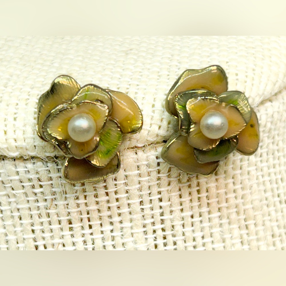 Floral Faux Pearl Enamel Post Earrings